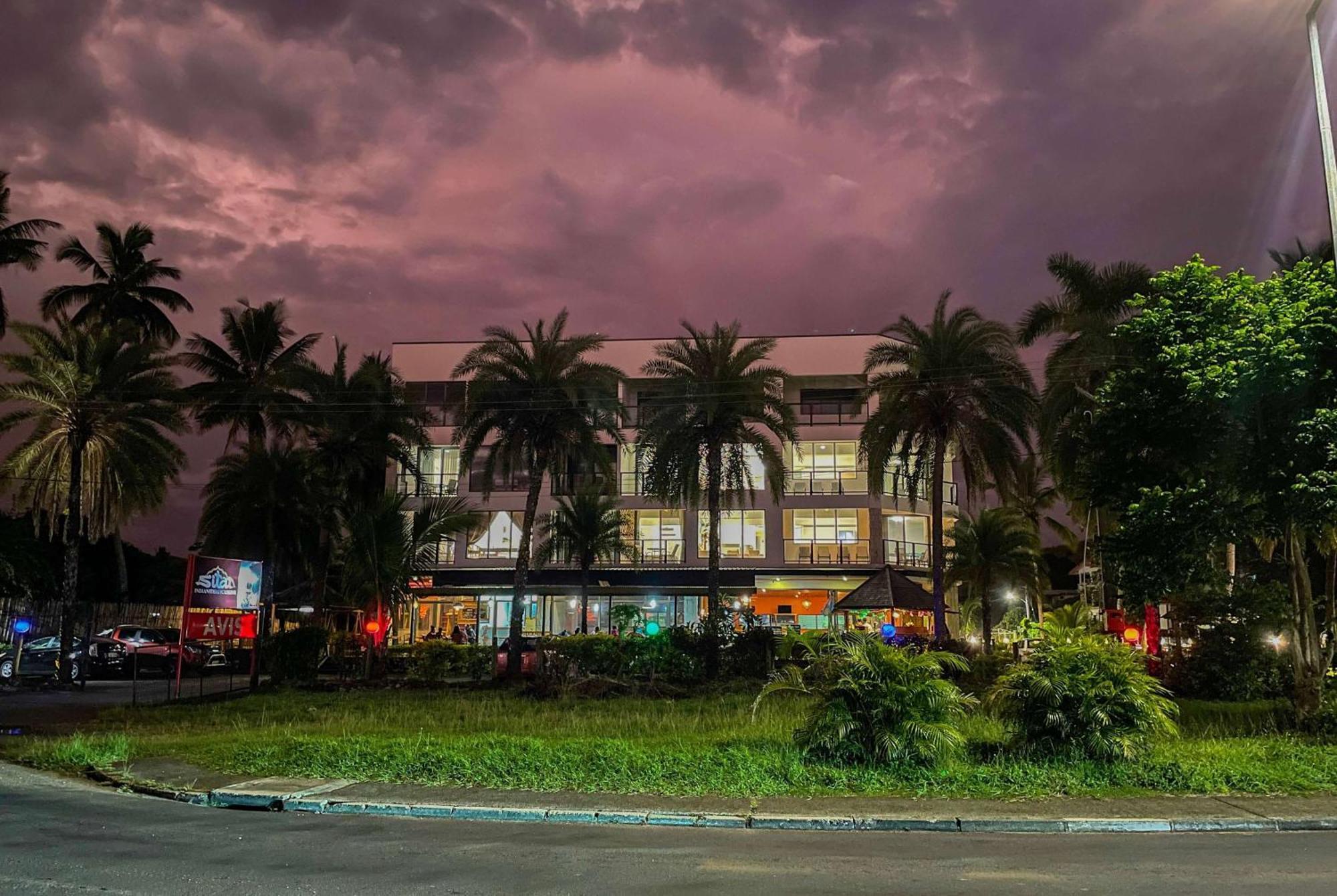 Ramada Suites By Wyndham Seafront Coral Coast Korotogo Exteriör bild