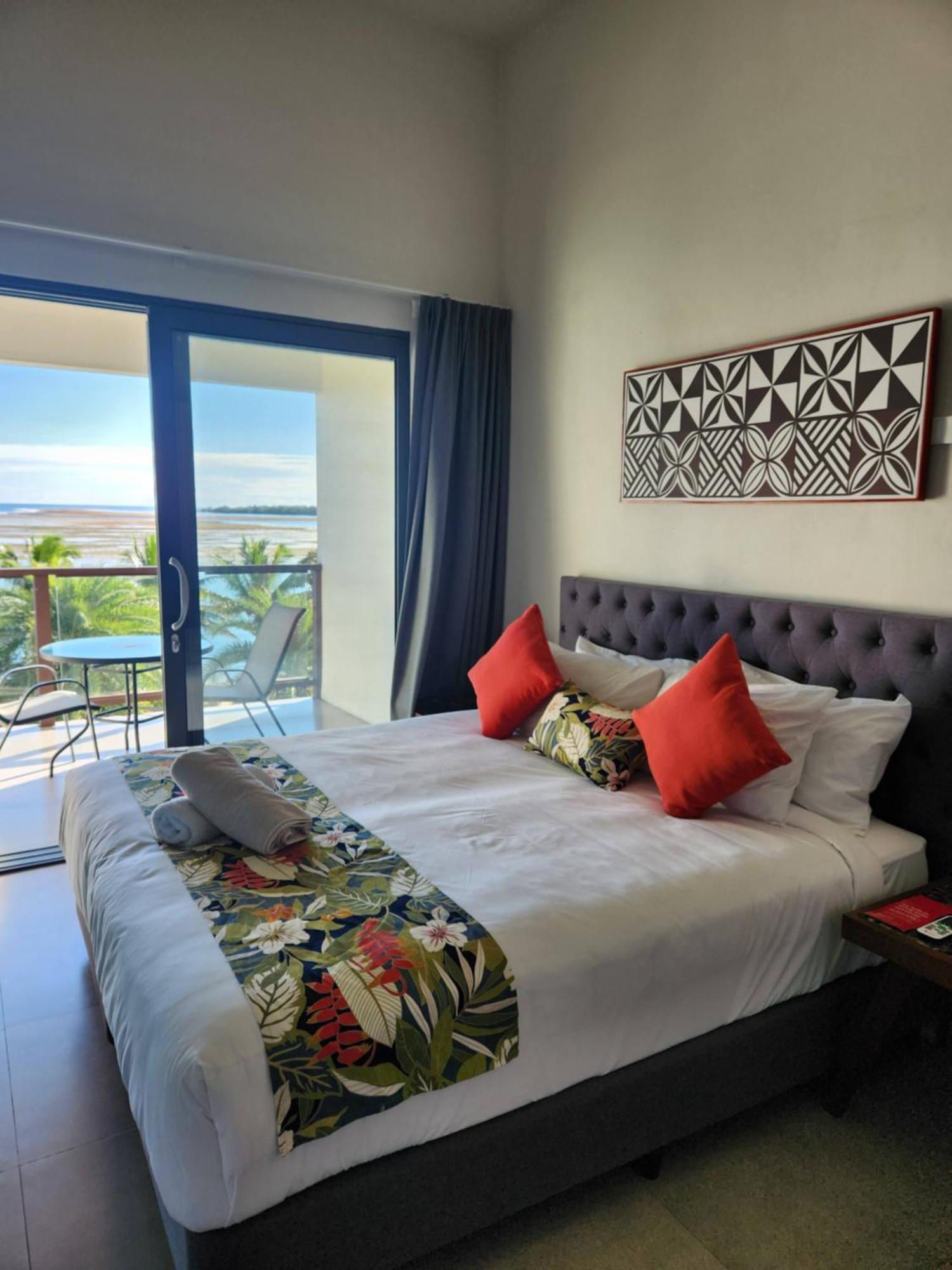 Ramada Suites By Wyndham Seafront Coral Coast Korotogo Exteriör bild